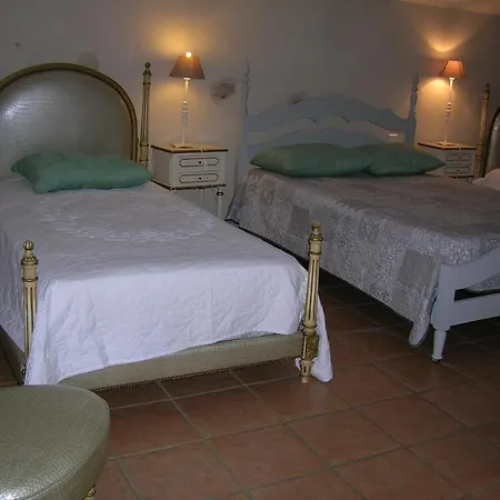 Des Baux Bed & Breakfast *
