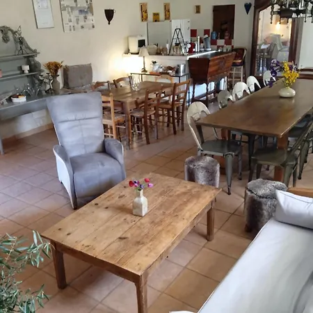 Des Baux Bed & Breakfast *